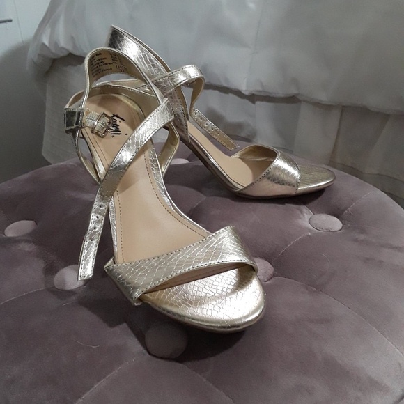 Gold Metallic Summer Sandal Heels Womens Size 5 - Picture 2 of 7